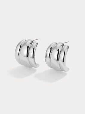 Lili Claspe - Elsa Shield Earrings, Silver
